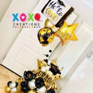 Golden deluxe grad balloon bouquet